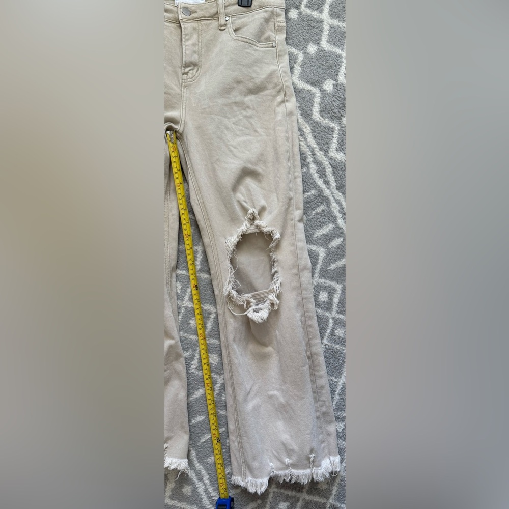 Distressed Cropped Risen Jeans! ๐ - Picture 5 of 7